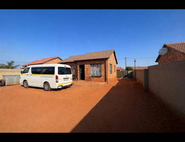 2 BEDROOM HOUSE FOR SALE IN PROTEA GLEN EXT